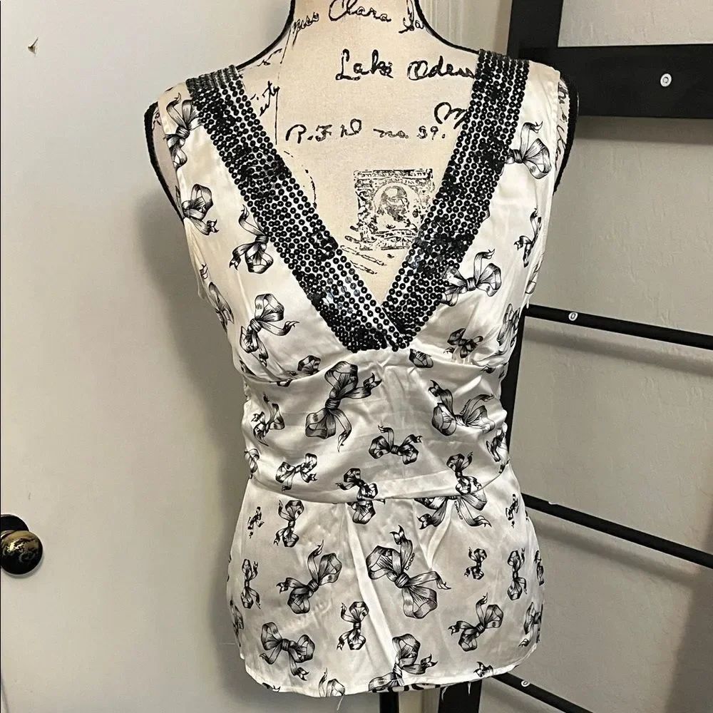 Bebe Y2K Silk Blend White Black Sequin Bow Design V-Neck Top Feminine Coquette